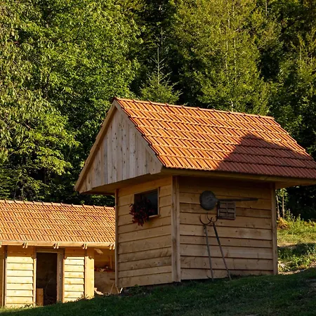 Nyaraló Pr Pavlinc - Hidden Nature Retreat Planina pri Sevnici